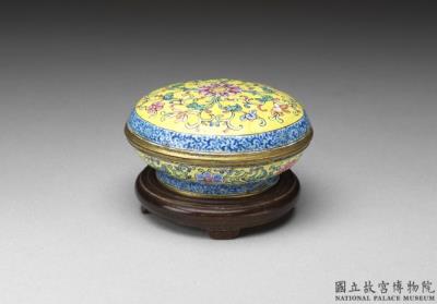 图片[3]-Painted enamel container with lotus decoration on a yellow background, Qing dynasty, Qianlong reign (1736-1795)-China Archive